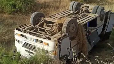 Amasya'da Tarım İşçilerini Taşıyan Minibüs Devrildi: 16 Yaralı