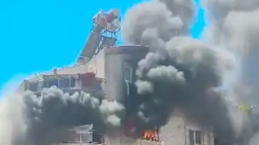 Antalya'da bir binada çıkan yangın sonucu 5 kişi dumandan etkilendi