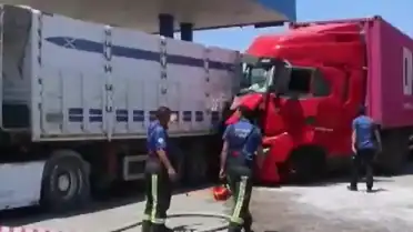 Arı Sokması Sonucu Kontrolden Çıkan TIR Akaryakıt İstasyonuna Daldı: 1 Yaralı