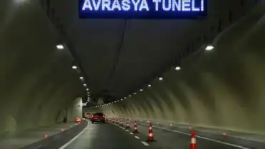 Avrasya Tüneli Trafiğe Açıldı: Yangın Söndürme Tesisatındaki Boru Patlaması Giderildi