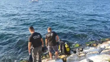 Aydın Kuşadası'nda Dalgalara Kapılan 12 Kişiden 3'ü Hayatını Kaybetti