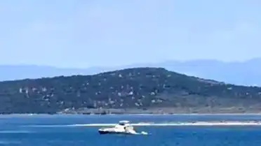 Ayvalık Kara Ada açıklarında denizde kaybolan genç için arama çalışmaları devam ediyor