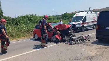 Balıkesir Erdek'te İki Otomobil Çarpıştı: 1 Ölü, 2 Yaralı