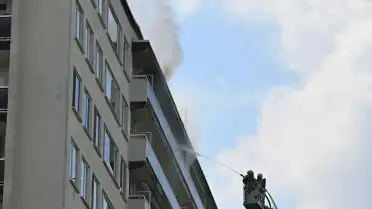 Belçika'nın Antwerp kentinde 10 katlı binada yangın: Çok sayıda can kaybı ve yaralı var
