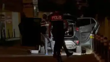 Beylikdüzü'nde Polis ve Şüpheliler Arasında Çıkan Arbedede 1 Kişi Yaralandı