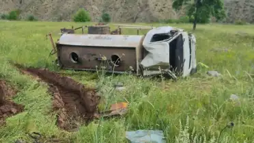 Bingöl Karlıova'da su tankerinin şarampole devrilmesi sonucu 1 kişi hayatını kaybetti