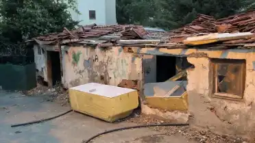 Cevizli Mahallesi'nde metruk bir konutta kadın cesedi bulundu