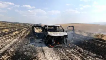 Çorum'da Tarlada Çıkan Yangın Hafif Ticari Aracı Kül Etti