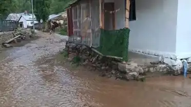 Erzurum Oltu'da Sağanak Yağış Sel Felaketine Yol Açtı