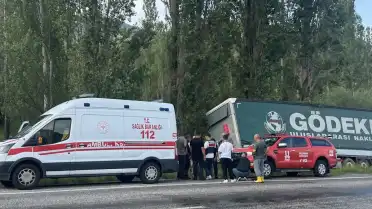 Erzurum'da Tırın Ağaçlara Çarpması Sonucu Sürücü Yaşamını Yitirdi
