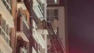Esenyurt'ta 14 Katlı Binada Yangın: 13 Kişi Tahliye Edildi