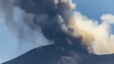 Etna Yanardağı'nda Şiddetli Patlama: Hava Trafiğinde Kırmızı Kod Verildi