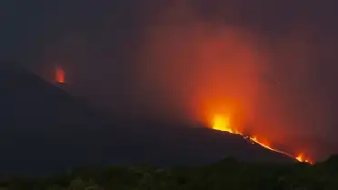 Etna Yanardağı'nda Volkanik Hareketlilik: Uçuş Operasyonları Aksadı
