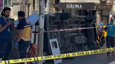 Fatih'te İETT Otobüsü ile Ambulans Çarpıştı: 5 Yaralı