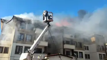 Hatay Hassa'da Yangın: 2 Binanın Çatısı Kullanılmaz Hale Geldi