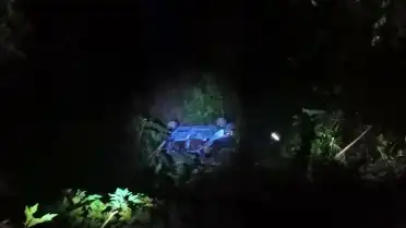 Hatay'da Otomobil Uçuruma Yuvarlandı: 5 Kişi Yaralandı