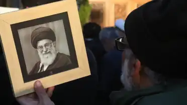Irak'ın Kerbela kentinde eski İran lideri Hamaney için cenaze töreni gerçekleştiriliyor