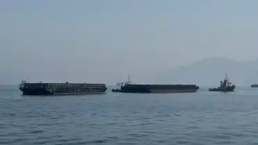 İran: Hürmüz Boğazı'nda İki Gemi Güvenli Rotayı İhlal Etti, Kaza Yaptı