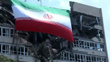 İran'ın Farklı Bölgelerinde Patlamalar ve ABD Saldırıları Bildirildi