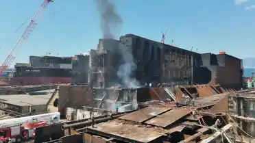 İzmir Aliağa'daki Gemi Söküm Tesislerinde Yangın Çıktı