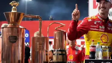 Joey Logano, North Wilkesboro'da Zirveye Çıkarak Galibiyet Hasretine Son Verdi