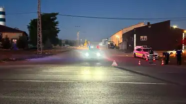 Kayseri Tomarza'da Trafik Kazası Sonrası Kaçmaya Çalışan Sürücü Yayalara ve Polise Çarptı: 1 Ölü, 2 Yaralı