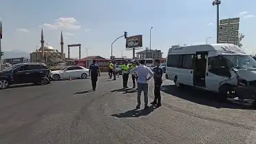 Kayseri'de Trafik Kazası: 8 Yaralı