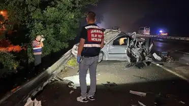 Kocaeli'de emniyet şeridinde meydana gelen kazada bir çocuk yaşamını yitirdi