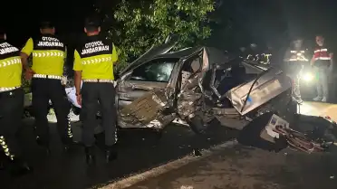 Kocaeli'de Trafik Kazası: Arıza Yapan Otomobile TIR Çarptı, 1 Çocuk Yaşamını Yitirdi