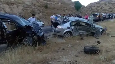 Mardin Midyat'ta Trafik Kazası: 8 Kişi Yaralandı