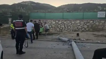 Mudanya'da Trafik Kazası Sonrası Yardım Ederken Elektrik Akımına Kapılan Genç Hayatını Kaybetti