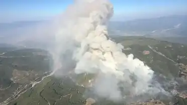 Muğla'nın Seydikemer ilçesinde orman yangınına müdahale ediliyor