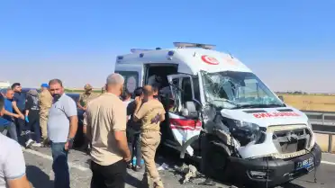 Nusaybin'de Ambulansın Karıştığı Zincirleme Trafik Kazası: 3 Yaralı