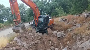 Sakarya'da İş Makinesiyle Define Kazısı Yapan 5 Şüpheli Yakalandı