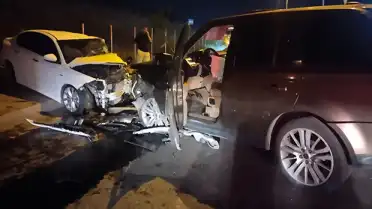 Sancaktepe'de Ters Yönden Gelen Otomobil Zincirleme Kazaya Yol Açtı: 5 Yaralı