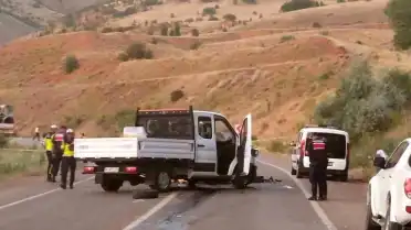Sivas Divriği'de Şerit İhlali İddiasıyla Meydana Gelen Kazada 1 Kişi Öldü, 2 Yaralı