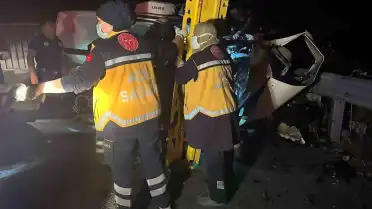 Tekirdağ'da Tır Dorsesinin Ayrılması Sonucu Zincirleme Kaza: 3 Ölü