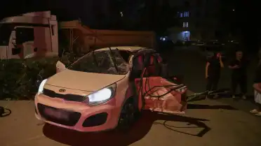 Ümraniye'de Hafriyat Kamyonu ile Otomobil Çarpıştı: 4 Yaralı, 1'i Ağır