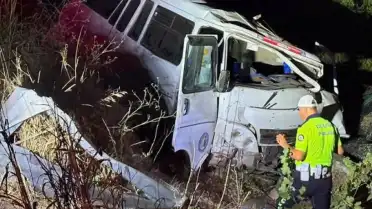 Aydın'da Bariyerlere Çarpan Minibüs Tarlaya Devrildi: 1 Ölü, 2 Yaralı