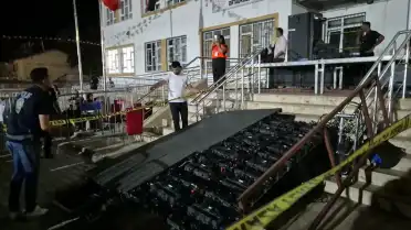Elazığ'da Festivalde Devrilen LED Ekran 5 Yaralı Bıraktı
