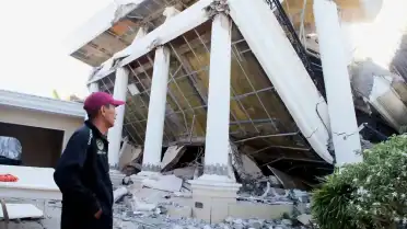 Endonezya'da 7.7'lik Deprem: Can Kaybı 100'e Yükseldi, 73 Bin Konut Hasar Gördü