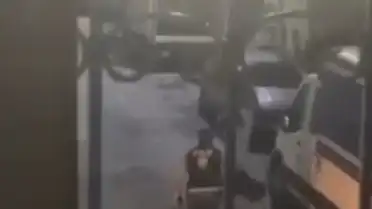 Esenler'de Parkta Bıçakla Kendini Tehdit Eden 15 Yaşındaki H.İ. İkna Edilerek Kurtarıldı