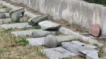 Fatih'te Tarihi Mezarlara Zarar Veren Şüpheli Kaçtı