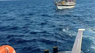 Fethiye Açıklarında Sürüklenen Teknede Bulunan 6 Kişi Kurtarıldı