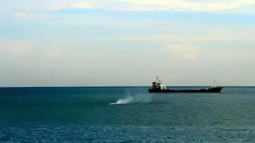 Karadeniz'de Türk Sahipli Sivil Gemilere İHA Saldırısı: Mürettebat Yaralandı