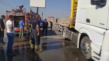 Adıyaman'da Parke Taşı Yüklü Tır Alev Aldı