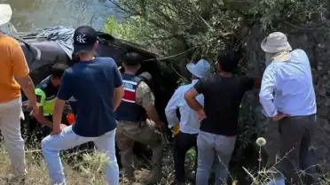 Bingöl'de Dere Yatağına Devrilen Otomobilde Can Kaybı ve Yaralılar Var