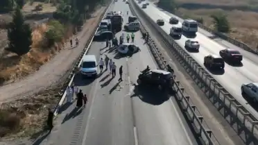 Bursa'da TIR'dan Dökülen Mazot Zincirleme Kazaya Neden Oldu: 10 Araç Karıştı