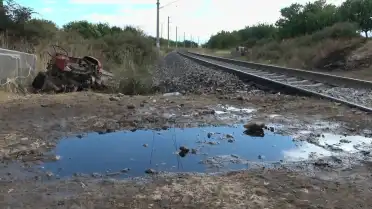 Malatya Yeşilyurt'ta Yük Treni Traktöre Çarptı: Sürücü Yaralandı