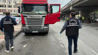 Uşak'ta Tırın Çarptığı Yaya Hastanede Hayatını Kaybetti, Sürücü Serbest Bırakıldı